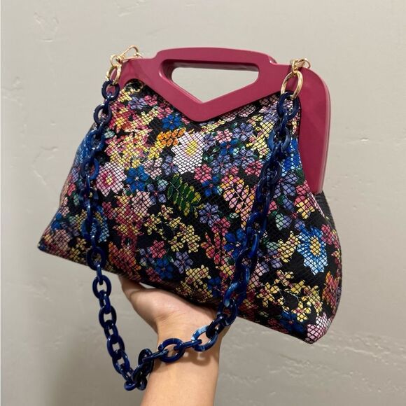 Floral Embossed Genuine Leather Handmade Wooden Frame & Cut-out Handle Bag - Picture 9 of 16